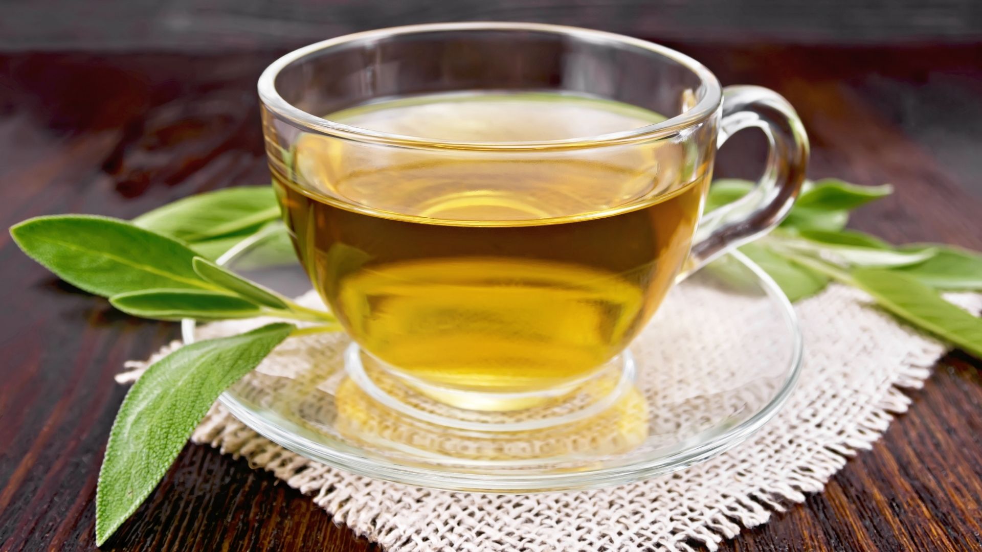 does-green-tea-help-with-bloating-howtonic