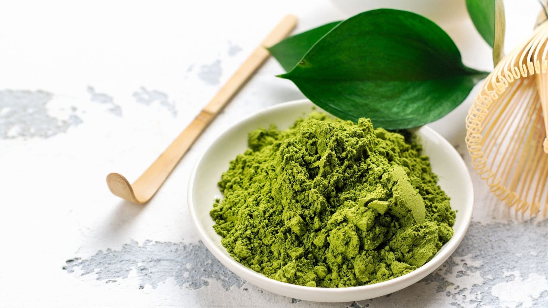 what-does-matcha-taste-like-and-popular-matcha-recipes-izzycooking